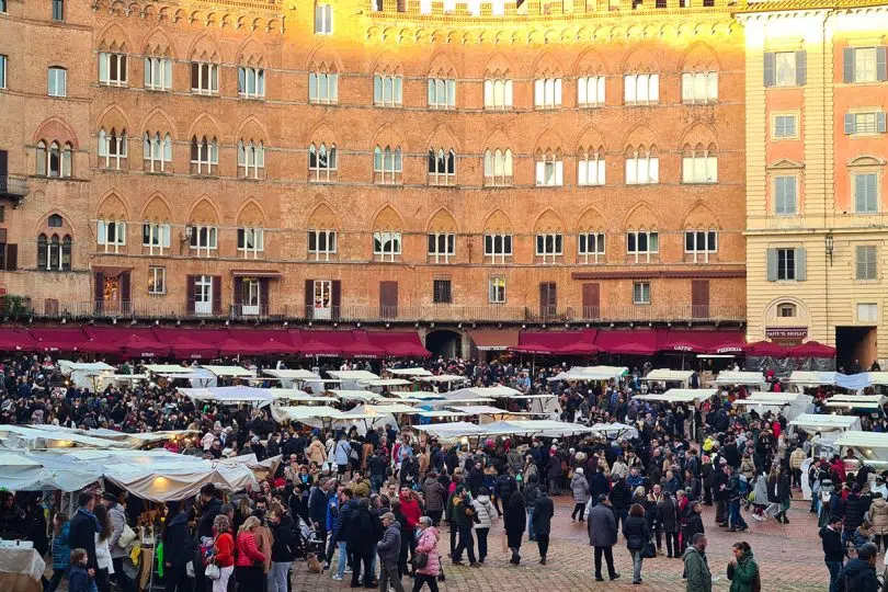 Mercato nel Campo Siena
