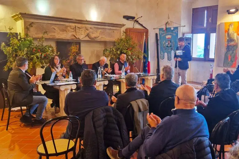 Con la nascita dell’ATE si è conclusa con successo la XXXIX Mostra Mercato del Tartufo Bianco delle Crete Senesi Mostra mercato del tartufo bianco delle Crete senesi, convegno