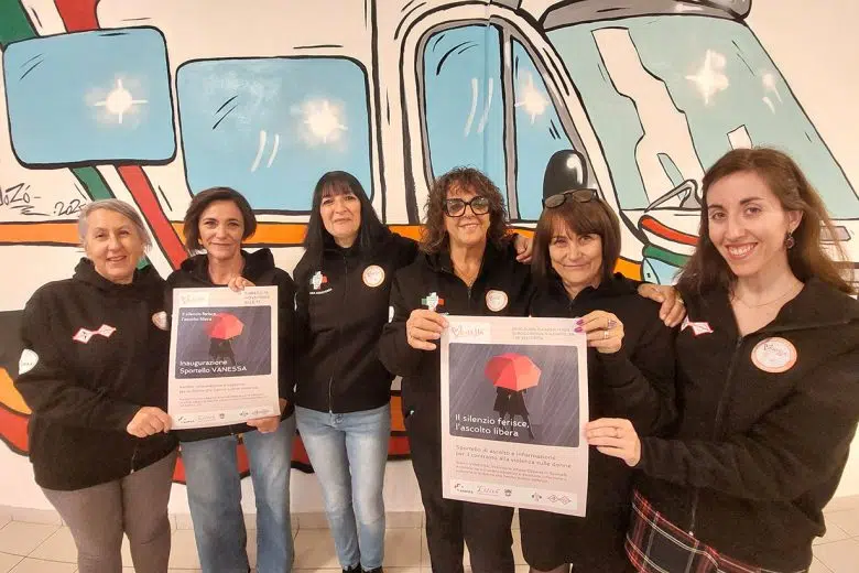 Apre a Poggibonsi lo Sportello Vanessa contro la violenza sulle donne Volontarie sportello Vanessa a Poggibonsi