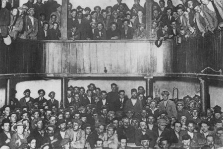 Abbadia San Salvatore, Luci sul Servadio: il teatro si riaccende Minatori in assemblea al Teatro Servadio di Abbadia