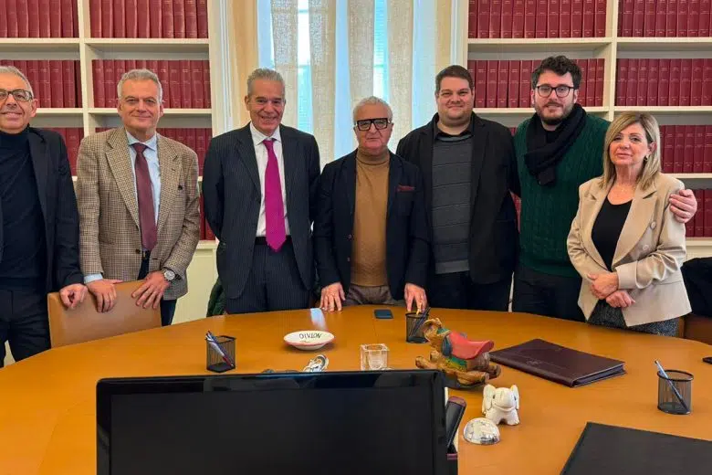 Colle, firmato l’atto per l’acquisto dei locali della nuova Biblioteca comunale Colle di Val d'Elsa, firma acquisto biblioteca
