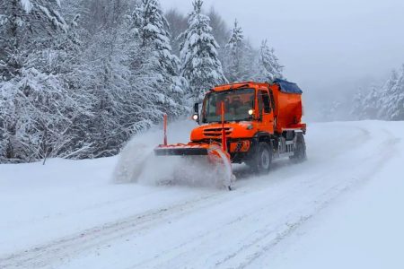 Chiuso per maltempo tratto della Siena-Firenze Anas, strada con neve