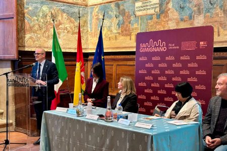 Turismo a San Gimignano: crescita internazionale e strategie Conferenza turismo San Gimignano