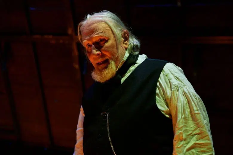Moni Ovadia è il capitano Achab: l’ossessione di “Moby Dick” ai Rinnovati Moni Ovadia in "Moby Dick"