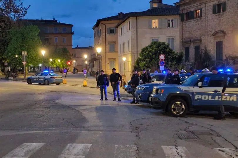 Volanti Polizia a Siena di notte