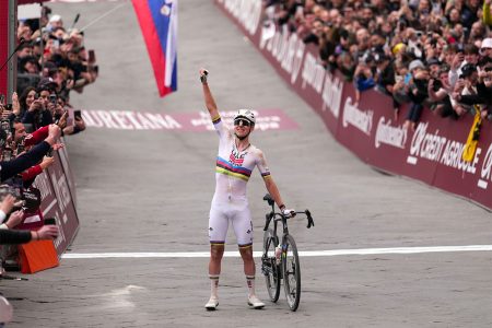 Strade Bianche 2026, un immenso Tadej Pogačar cala il poker – FOTO Tadei Pogačar
