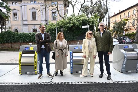 Siena, inaugurata postazione interrata per la raccolta dei rifiuti Cassonetti interrati, inaugurazione