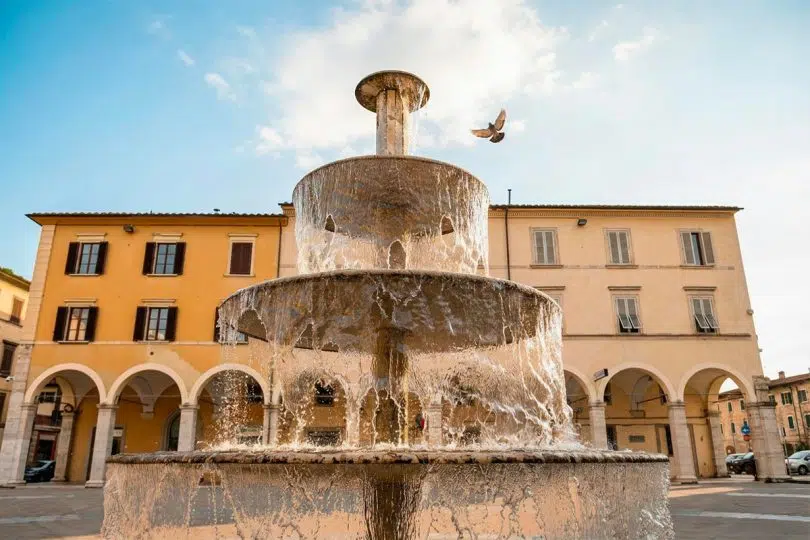 Fontana piazza Arnolfo Colle di Val d'Elsa