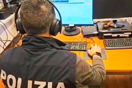 La Polizia smantella giro di furti e riciclaggio, sequestrato un compro oro Polizia, computer