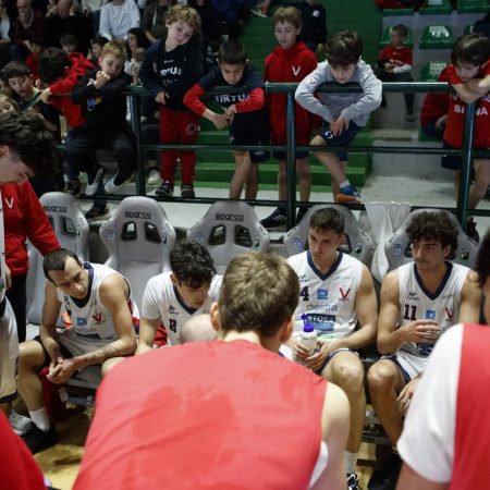 Virtus corsara a Borgomanero. I rossoblu si impongono 85-90
