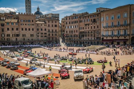 La 1000 Miglia torna nello splendore di Siena anche nel 2026 1000 Miglia in piazza del Campo