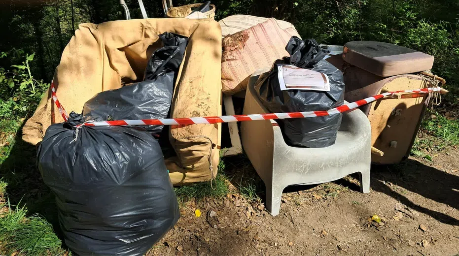 “Caccia al Rifiuto”: le squadre di Gaiole in Chianti ripuliscono i boschi