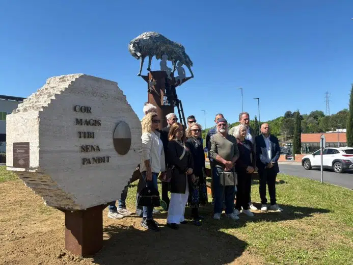 Inaugurata la scultura “Cor magis tibi Sena pandit” di Alberto Inglesi
