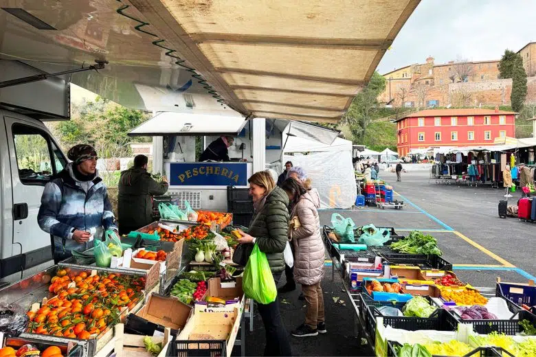 Montepulciano, approvato il nuovo Piano del commercio su aree pubbliche Mercato di Montepulciano