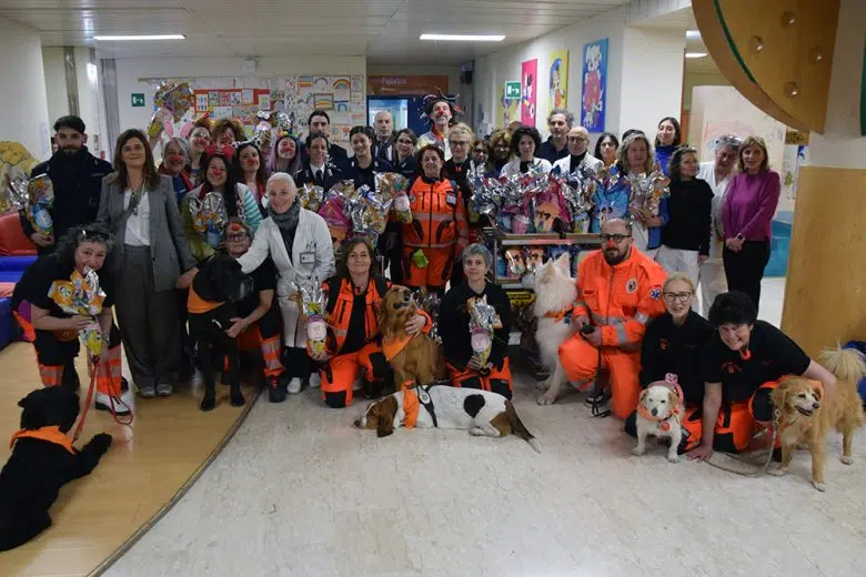 Pasqua in corsia: uova di cioccolato per i bambini ricoverati