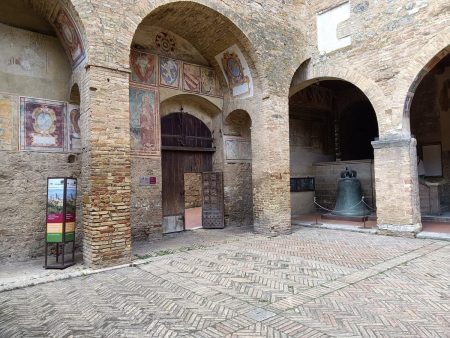A San Gimignano “Babele. Linguaggi in-comprensione”