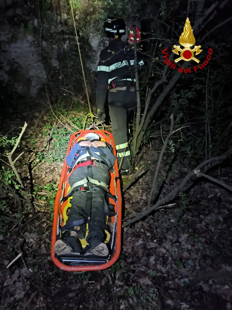 Uomo in dirupo salvato dai vigili del fuoco