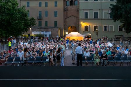 Siena firma un omaggio di grande teatro a San Francesco