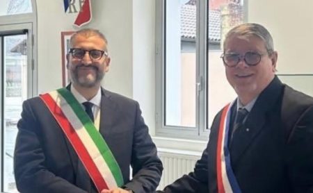 Monteriggioni e Oppède uniscono i loro borghi