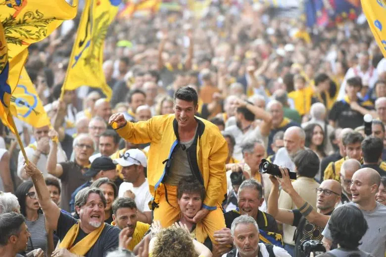 Palio di Siena luglio 2026, la vittoria dell’AQUILA – FOTO