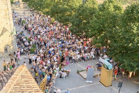 “La Terrazza”, a San Casciano dei Bagni c’è una panchina dove si racconta l’Italia di oggi "La Terrazza" a San Casciano dei Bagni