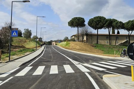 Siena, gara per rotatoria tra viale Giovanni Paolo II e via Benedetto XVI Via Giovanni Paoo II a Siena