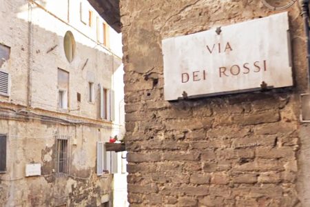 Via dei Rossi, pedonalizzazione sperimentale a Siena Via dei Rossi, Siena