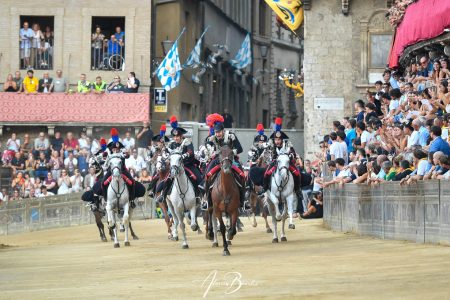 La prova generale del Palio di Siena del 16 agosto 2026 – FOTO Carabinieri a cavallo