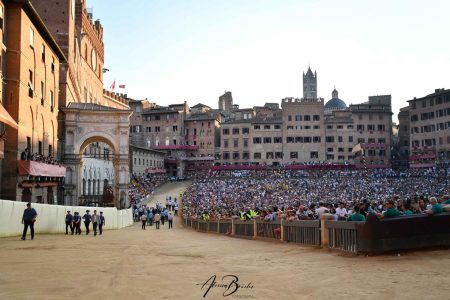 Palio, allarme truffe online: attenzione ai falsi biglietti sui social