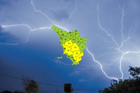 Temporali forti e rischio idrogeologico e idraulico, codice giallo in Toscana per mercoledì 12 agosto Temporale in Toscana