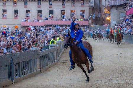 1980-2026: dal “Tubo” alla marea blu, differenze e analogie Giovanni Atzeni detto Tittia