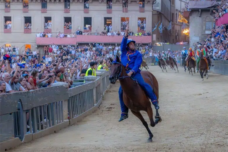Palio di Siena del 18 agosto 2026: TRIONFA IL NICCHIO Giovanni Atzeni detto Tittia