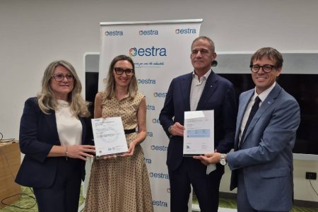 Estra, doppio riconoscimento ESG: certificata la parità di genere