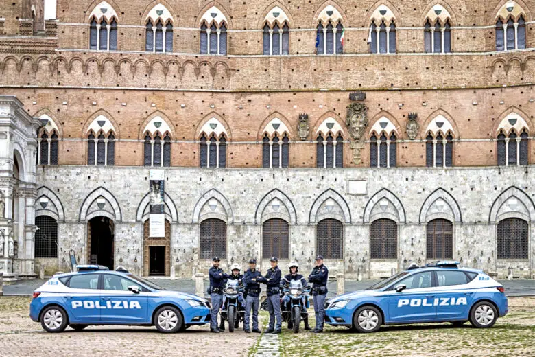 Siena, arrestato per resistenza e denunciato per danneggiamento: espulso un 33enne