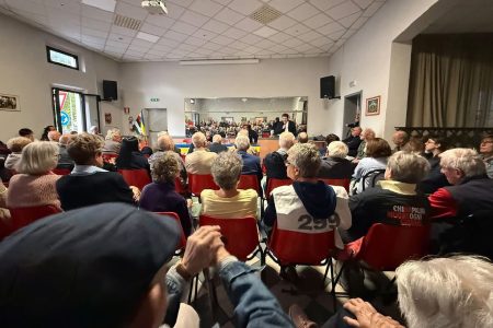 In sessanta in difesa del Circolo che deve lasciare i locali