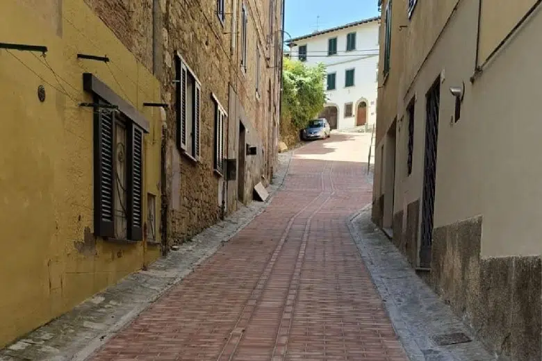 Poggibonsi, inaugurazione della ‘nuova’ salita a mattoni