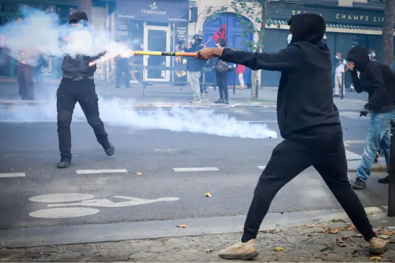 Le piazze pacifiche e le altre: le violenze che porteranno all’Europa la democrazia americana