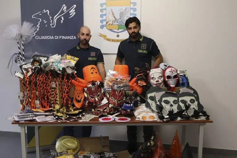 GdF sequestra a Poggibonsi articoli per festività di Halloween privi del marchio CE Giocattoli di Halloween sequestrati dalla GdF